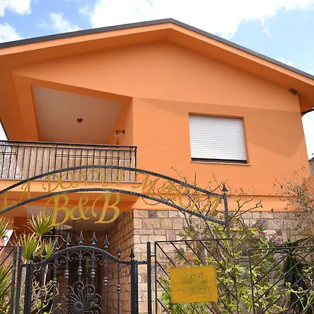 לינה וארוחת בוקר Donna Maria