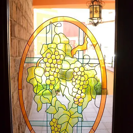 לינה וארוחת בוקר Donna Maria 3*