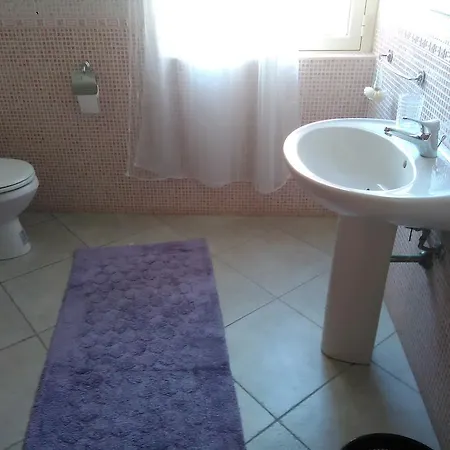 לינה וארוחת בוקר Donna Maria