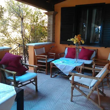 לינה וארוחת בוקר Donna Maria